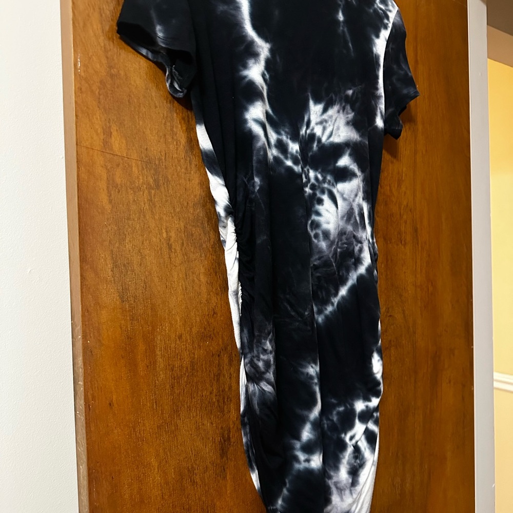 Black and White Tie-Dye Midi Dress - Picture 2 of 5